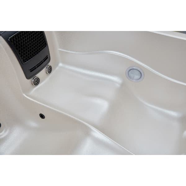 Гидромассажный спа-бассейн SP-016 Размер: 1760 х 1180 х 750 мм